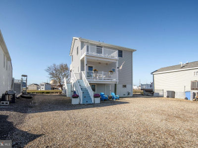 1255 W Mallard Dr Manahawkin, NJ 08050