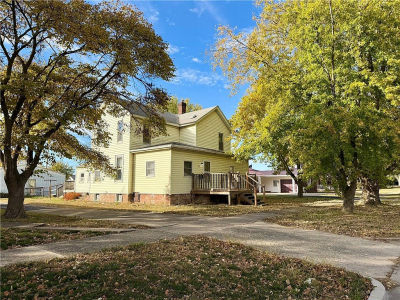 224 S Locust St Arcola, IL 61910