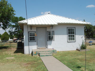 221 S Brandt St Spearman, TX 79081