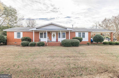 188 E Lewis St Cochran, GA 31014