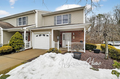 9 Parkside Dr Spotswood, NJ 08884
