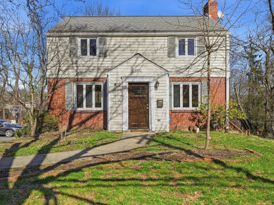 1002 Greenlawn Dr Pittsburgh, PA 15216