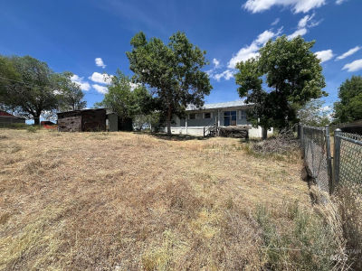 106-108 Gates Dr Shoshone, ID 83352
