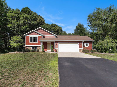 3469 Oak Branch Ct Allegan, MI 49010