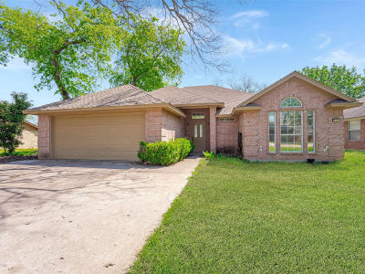 604 N Cherry St Aubrey, TX 76227
