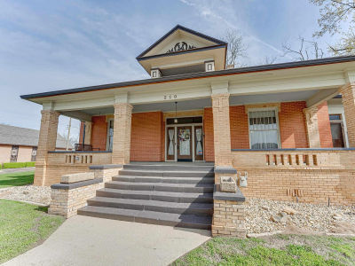 210 W Elm St Winnsboro, TX 75494