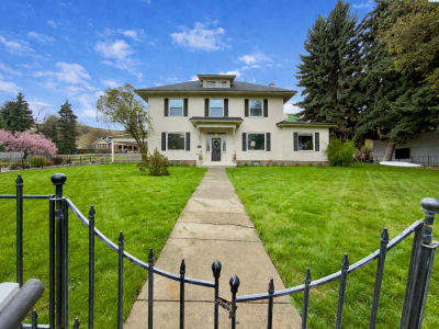 208 E James St Colfax, WA 99111