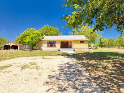 395 Dale Ln Dale, TX 78616