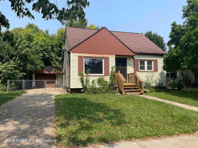 1418 Blueberry Ln Flint, MI 48507