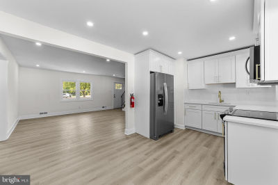 100 Colwick Dr Somers Point, NJ 08244