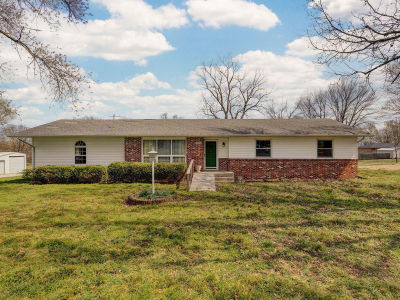 504 Garfield St Greenfield, MO 65661