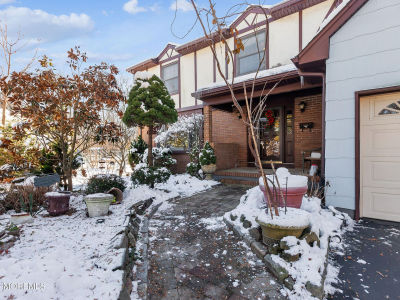 34 Michele Dr Middletown, NJ 07748