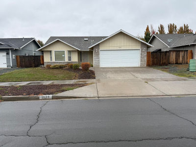 1629 Husker Butte Ln Medford, OR 97504