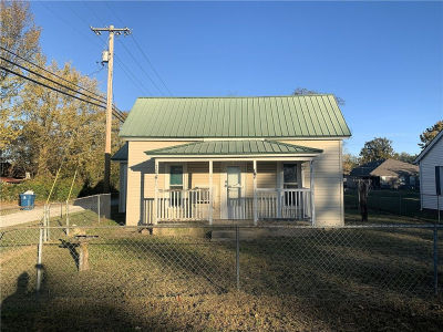 104 N Giles Ave Gentry, AR 72734