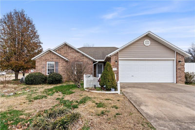 900 Churchill Ct Gentry, AR 72734