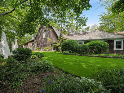 18 Flying Point Rd Southampton, NY 11968