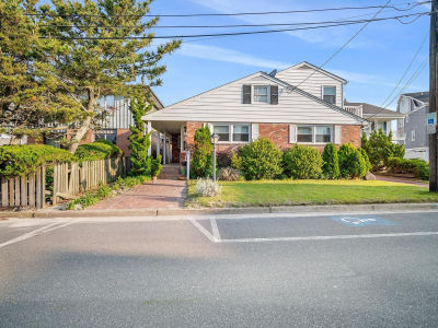 3 Dolphin Dr Margate City, NJ 08402