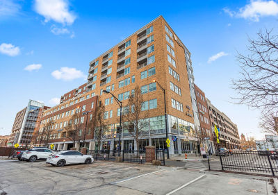 301 N Neil St APT 904 Champaign, IL 61820