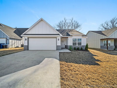 405 W Harrison St Chouteau, OK 74337