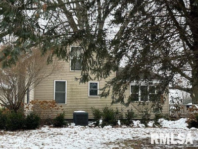 417 NE 2nd St Galva, IL 61434