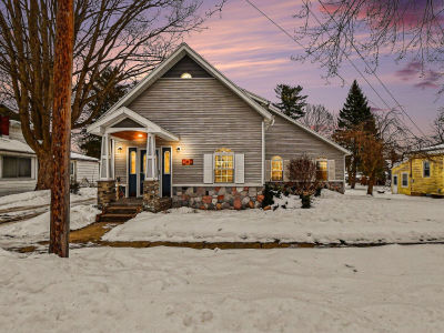 224 Pleasant Ave SE Caledonia, MI 49316