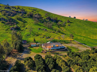 31967 Sierra Dr Lemon Cove, CA 93244