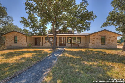 1802 Mountain Valley Dr Concan, TX 78838