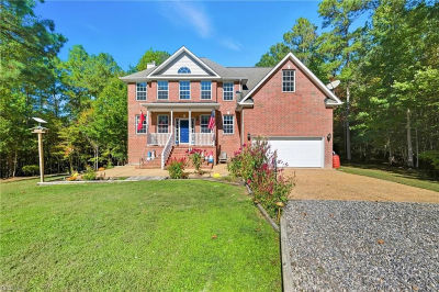 9851 Autumn Woods Ln Gloucester, VA 23061