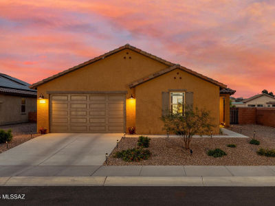 5829 W Pinto Loop Tucson, AZ 85742