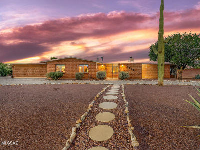 7049 N Magic Ln Tucson, AZ 85704