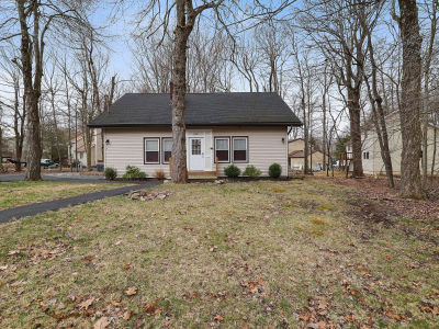 230 Greenbriar Cir Tobyhanna, PA 18466