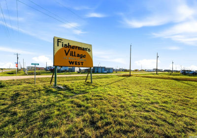 53 Kingfish Ln Palacios, TX 77465