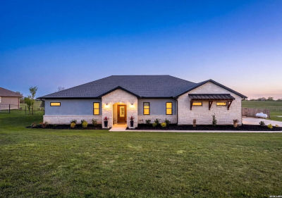 120 Western Way Adkins, TX 78101