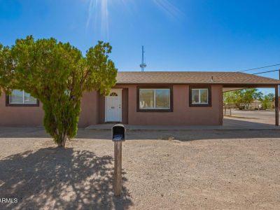 105 W 8th St Eloy, AZ 85131