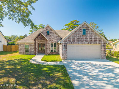 3007 Fairway Dr Picayune, MS 39466
