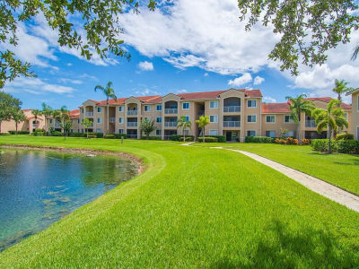 1590 S 42nd Cir APT 208 Vero Beach, FL 32967