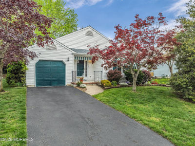 4 Brant Dr Brick, NJ 08724