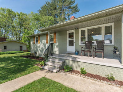 65 Lakeview St Clyde, NC 28721