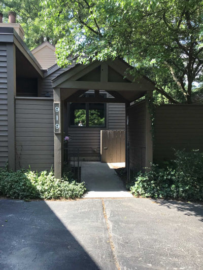 919 Essex Circle, Kalamazoo, MI, USA