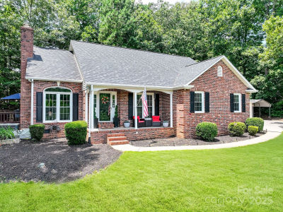 132 General Pemberton St Stanley, NC 28164