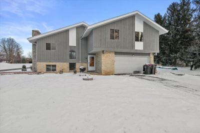 W277S8860 Lakeside Dr Mukwonago, WI 53149