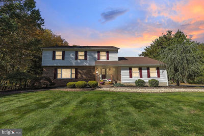 33 Beechwood Dr Robbinsville, NJ 08691