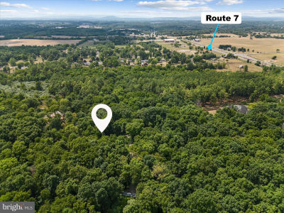 4 Rock Hall Farm Ln Berryville, VA 22611