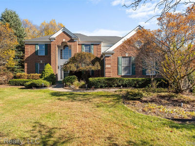 48318 Manhattan Cir Canton, MI 48188