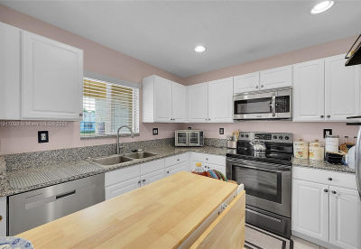 5933 Glasgow Way Tamarac, FL 33321