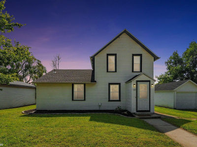 132 Green St Center Point, IA 52213