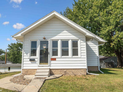 709 E 9th St S Newton, IA 50208