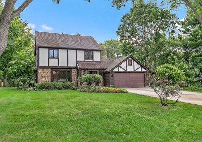 2916 Skyline Dr Crystal Lake, IL 60012