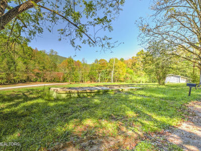 1446 Cove Ln Oliver Springs, TN 37840