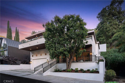 9836 Yoakum Dr Beverly Hills, CA 90210
